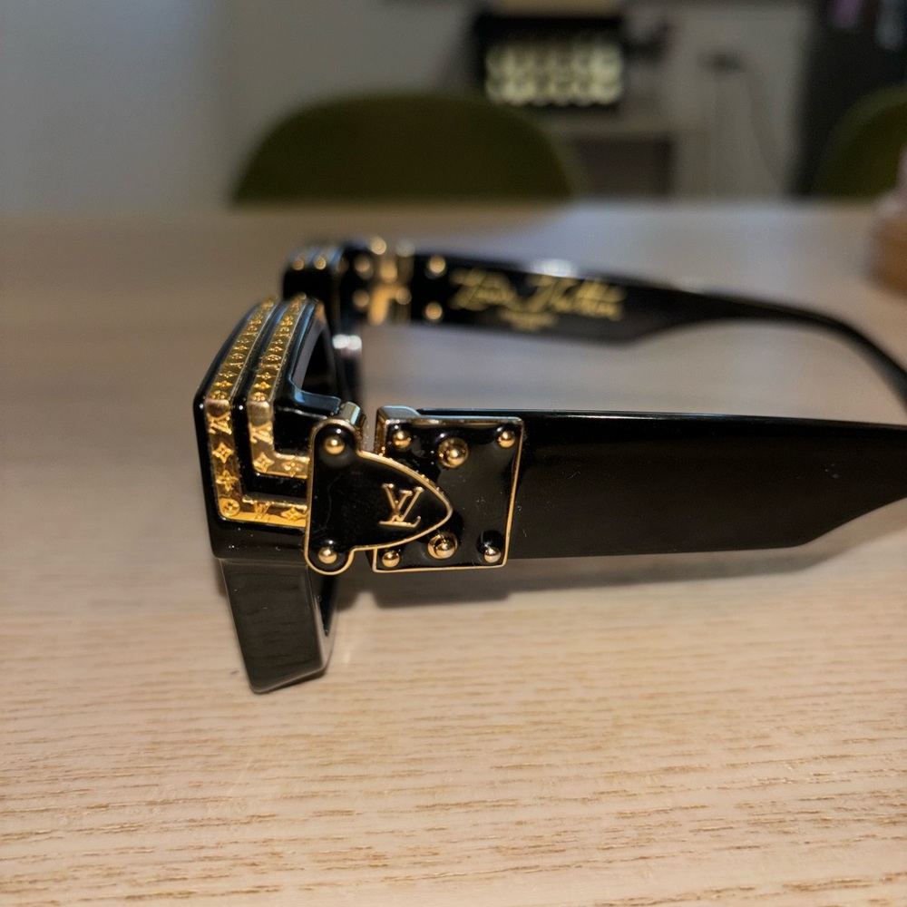 2018 Louis Vuitton, sunglasses - Picture 8 of 12
